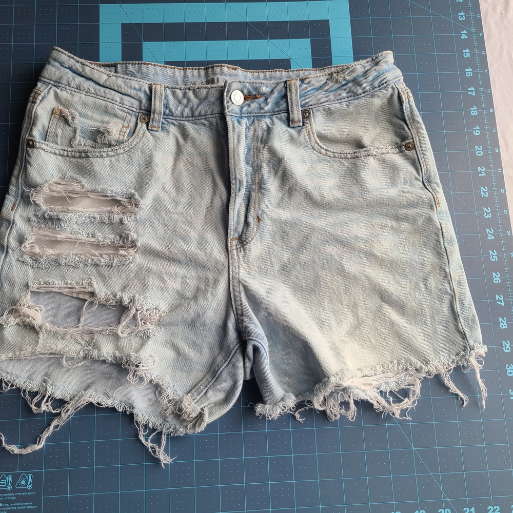 American Eagle Outfitters Light Blue Distressed Jean Shorts - Baggy Mom Edgy